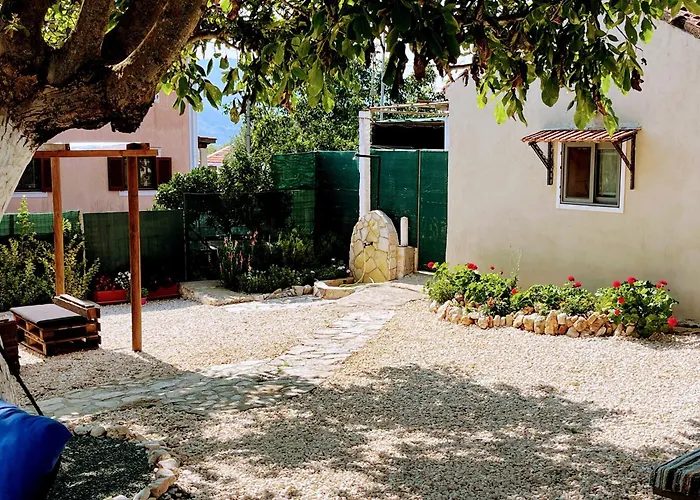 Nikos Villa Pouláta