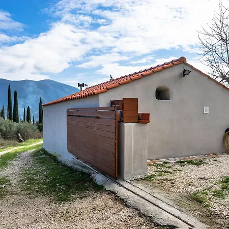 Вилла Nikos Poulata