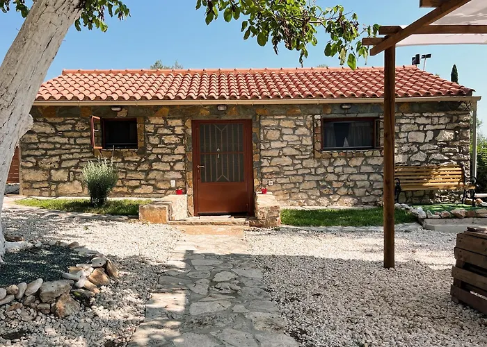 Nikos Villa *