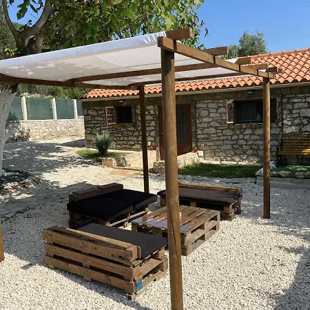 Nikos Πουλάτα